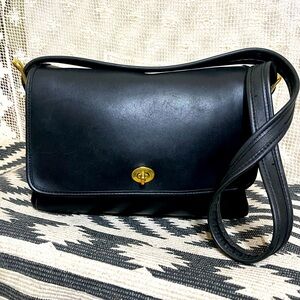 Vintage Coach NYC Crossbody Black Purse 🖤